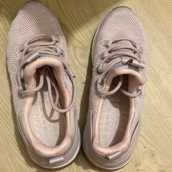 Aldo Running Shoes - Picture 4 of 4